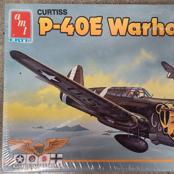 WWII - AMT - Curtiss P-40E Warhawk -  Model Airplane - Picture 2 of 4